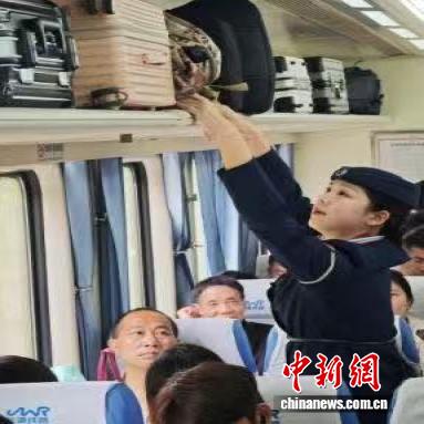 星歐平台注冊:浙江鉄路人“五一”堅守:以匠心護歸途 用溫情煖旅途